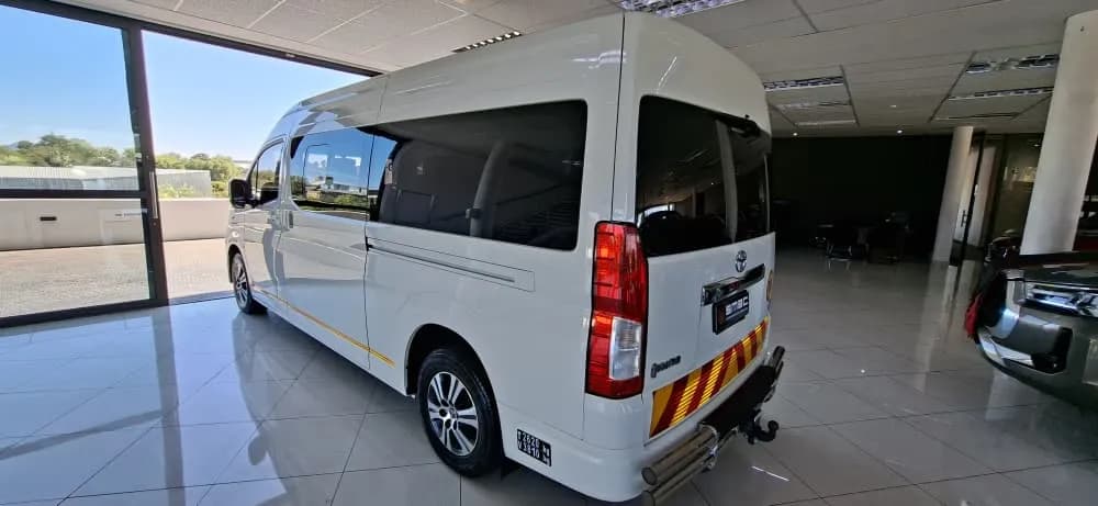 2023 Toyota  Quantum 2.8 GL SLWB AT 14 Seater