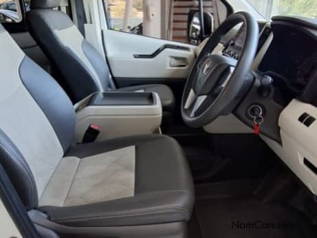 Toyota Quantum 2.8 GL SLWB AT 14 Seater