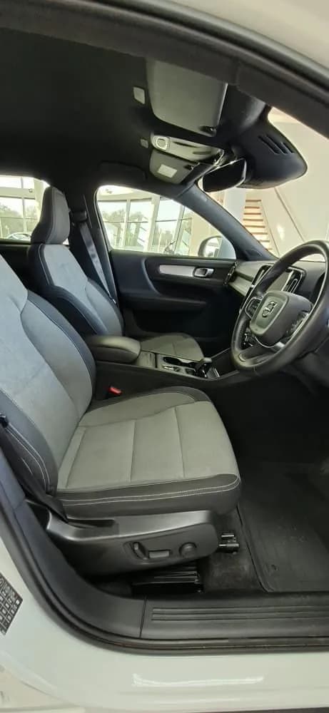 2022 Volvo XC40 T4 Momentum Geartronic AT
