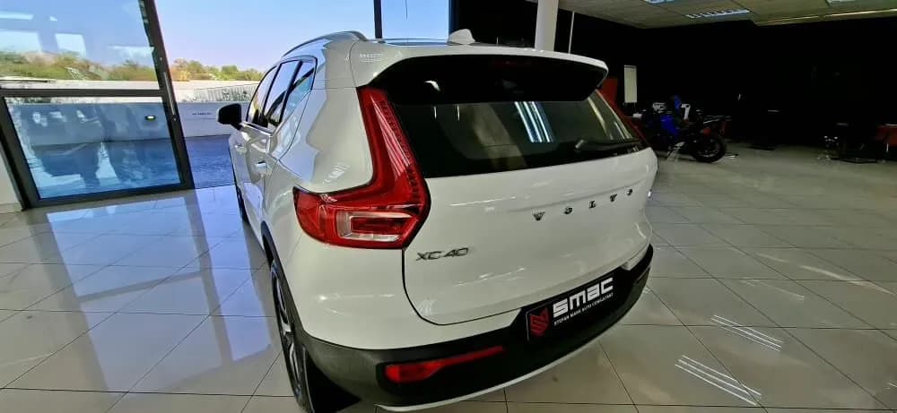 2022 Volvo XC40 T4 Momentum Geartronic AT