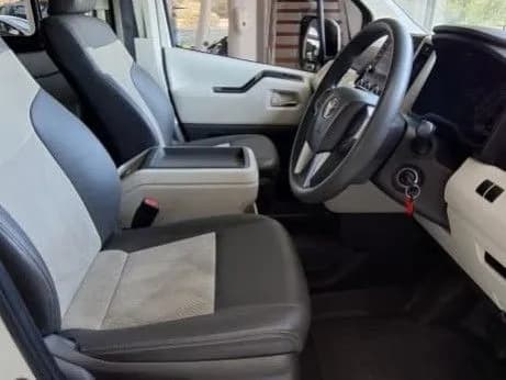 Toyota Quantum 2.8 GL SLWB AT 14 Seater