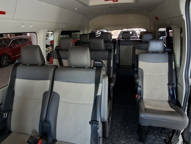 Toyota Quantum 2.8 GL SLWB AT 14 Seater