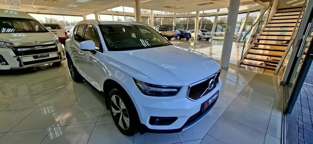 2022 Volvo XC40 T4 Momentum Geartronic AT