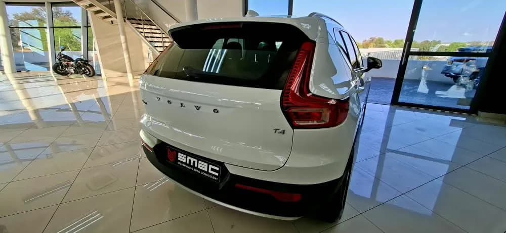 2022 Volvo XC40 T4 Momentum Geartronic AT