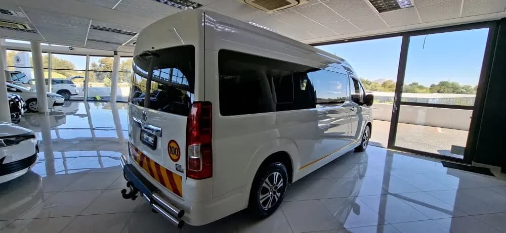 2023 Toyota  Quantum 2.8 GL SLWB AT 14 Seater