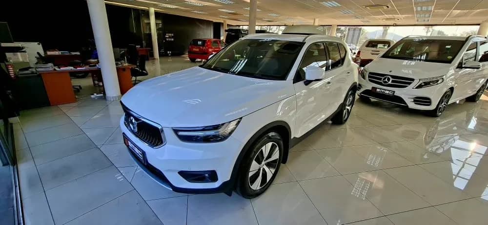 2022 Volvo XC40 T4 Momentum Geartronic AT
