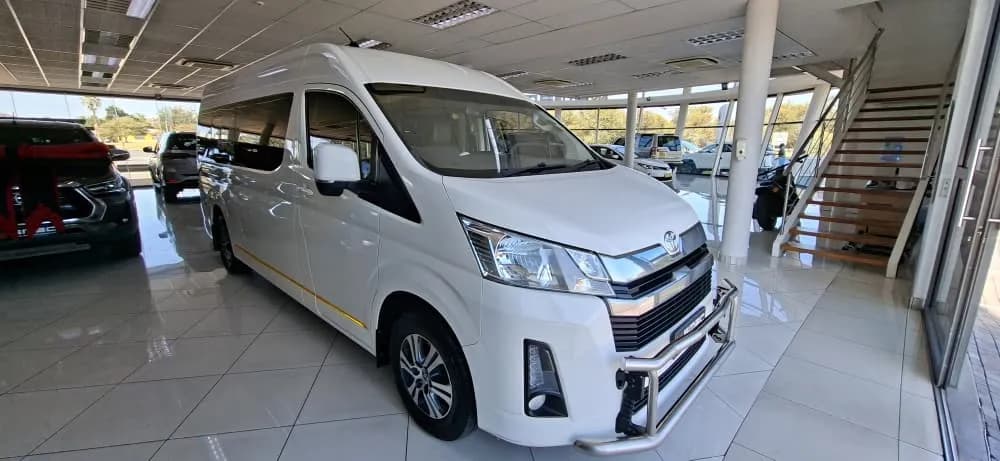 2023 Toyota Quantum 2.8 GL SLWB AT 14 Seater